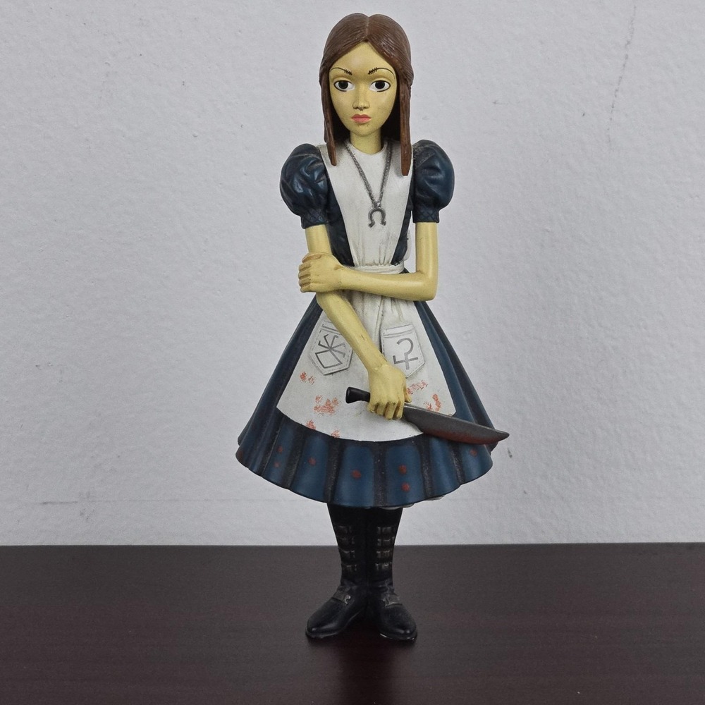 American McGee's Alice Figure Electronic Arts Alice in Wonderland Statue 2000